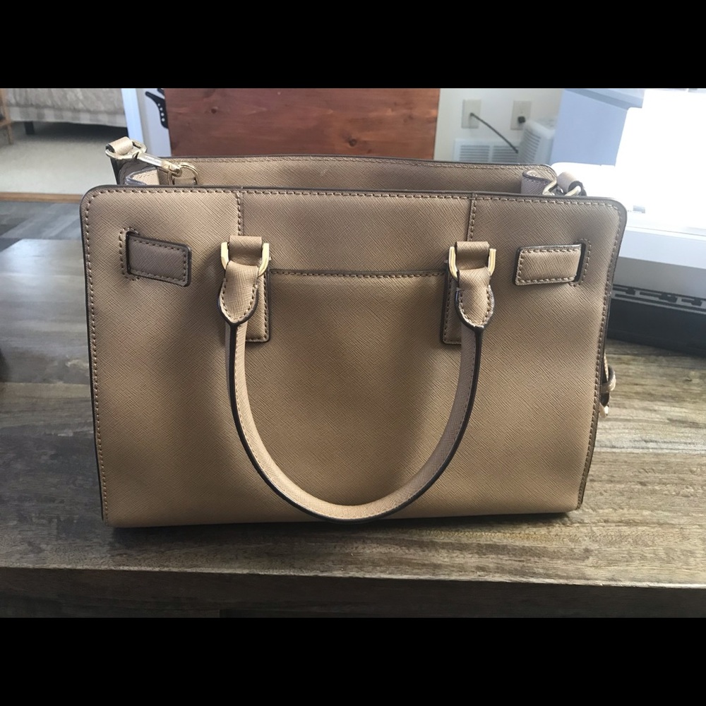 βοΈ Authentic Michael Kors Purse π - Picture 4 of 4